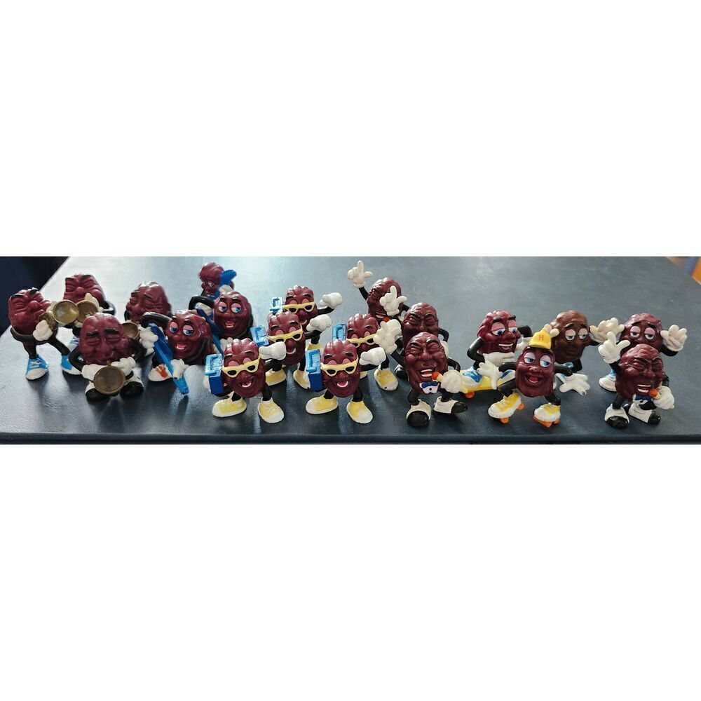 Vintage California Raisins 1986 threw 2001 figures lot of 20 Collection Hardees